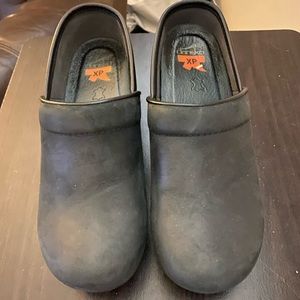 Dansko pro XP clogs
